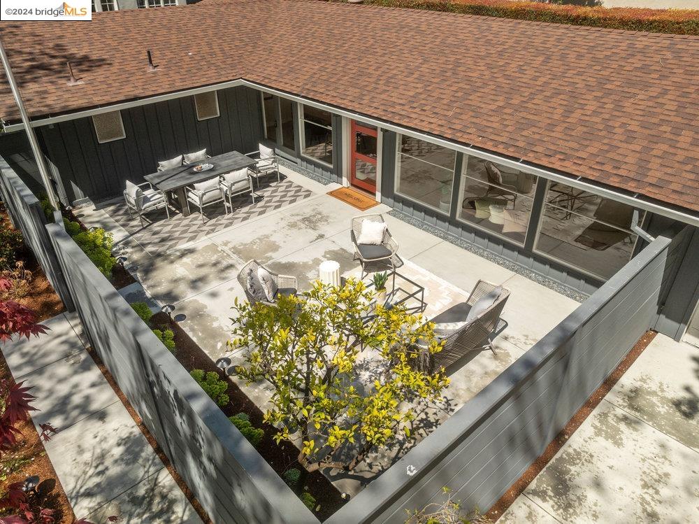 160 Dracena Ave