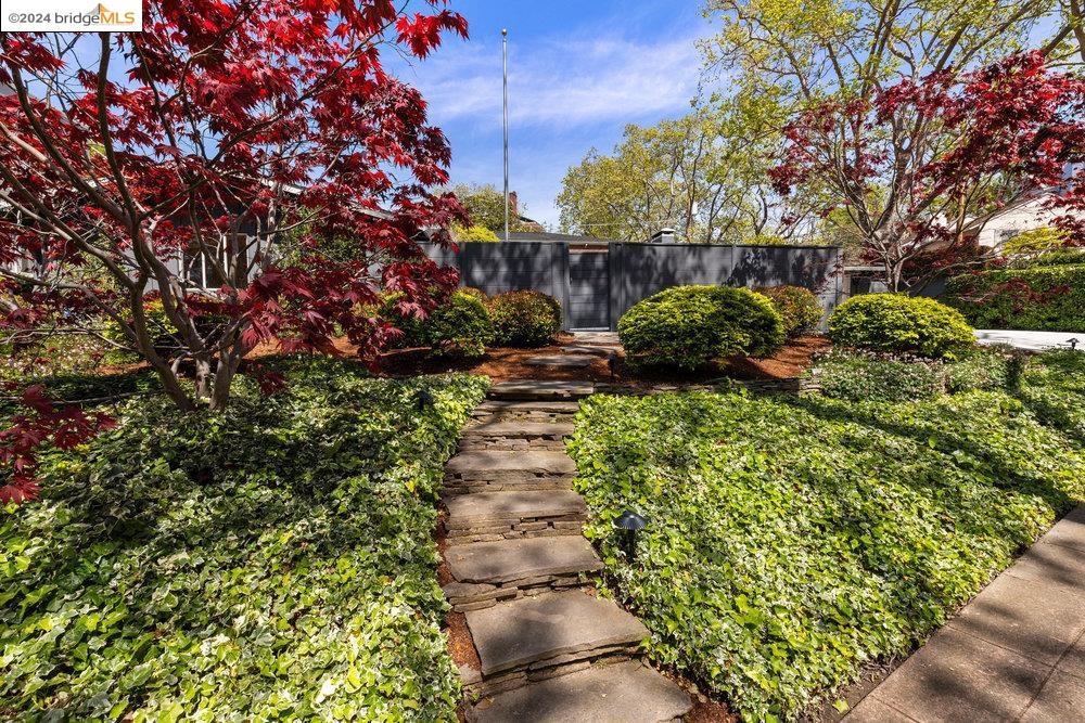 160 Dracena Ave