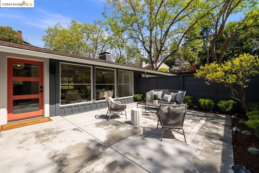 160 Dracena Ave