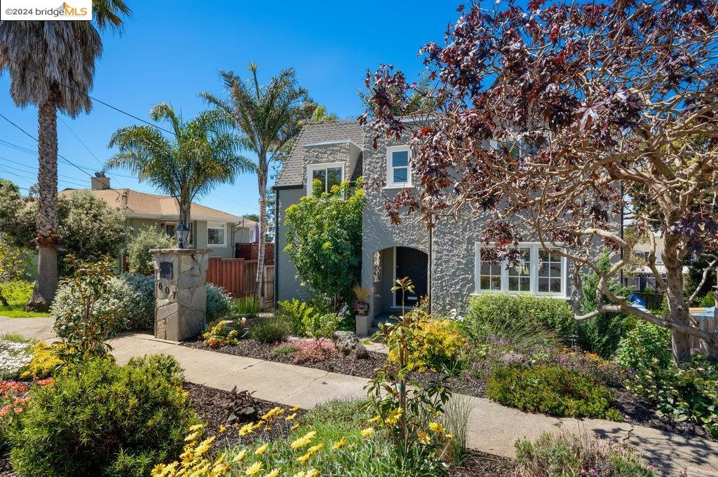 607 Key Blvd