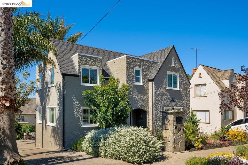 607 Key Blvd