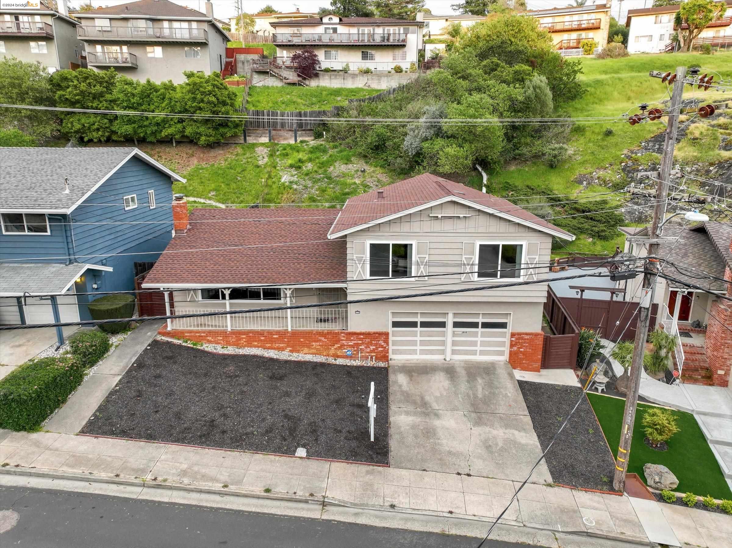 3910 Malcolm Ave
