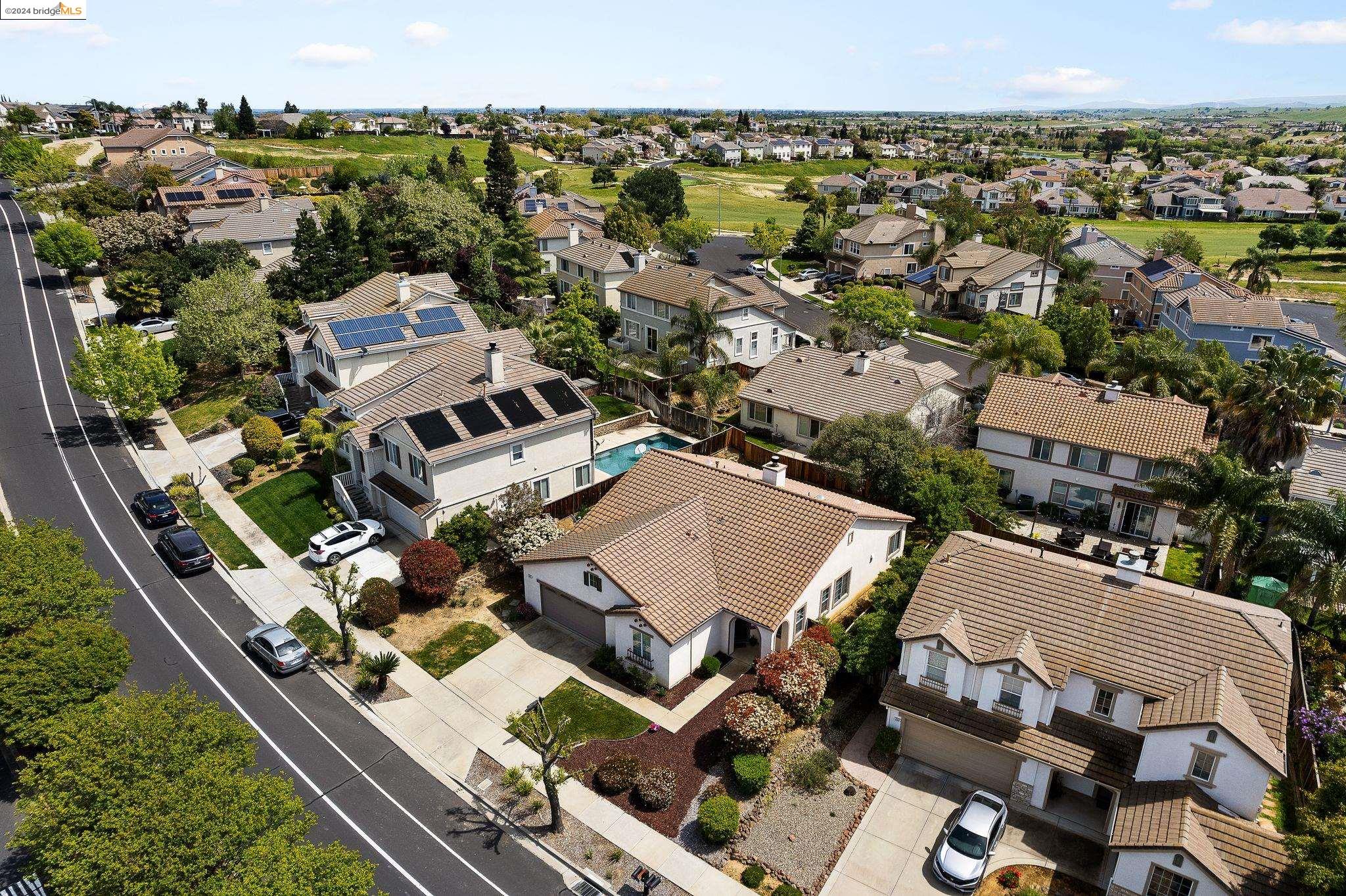 229 W Country Club Dr
