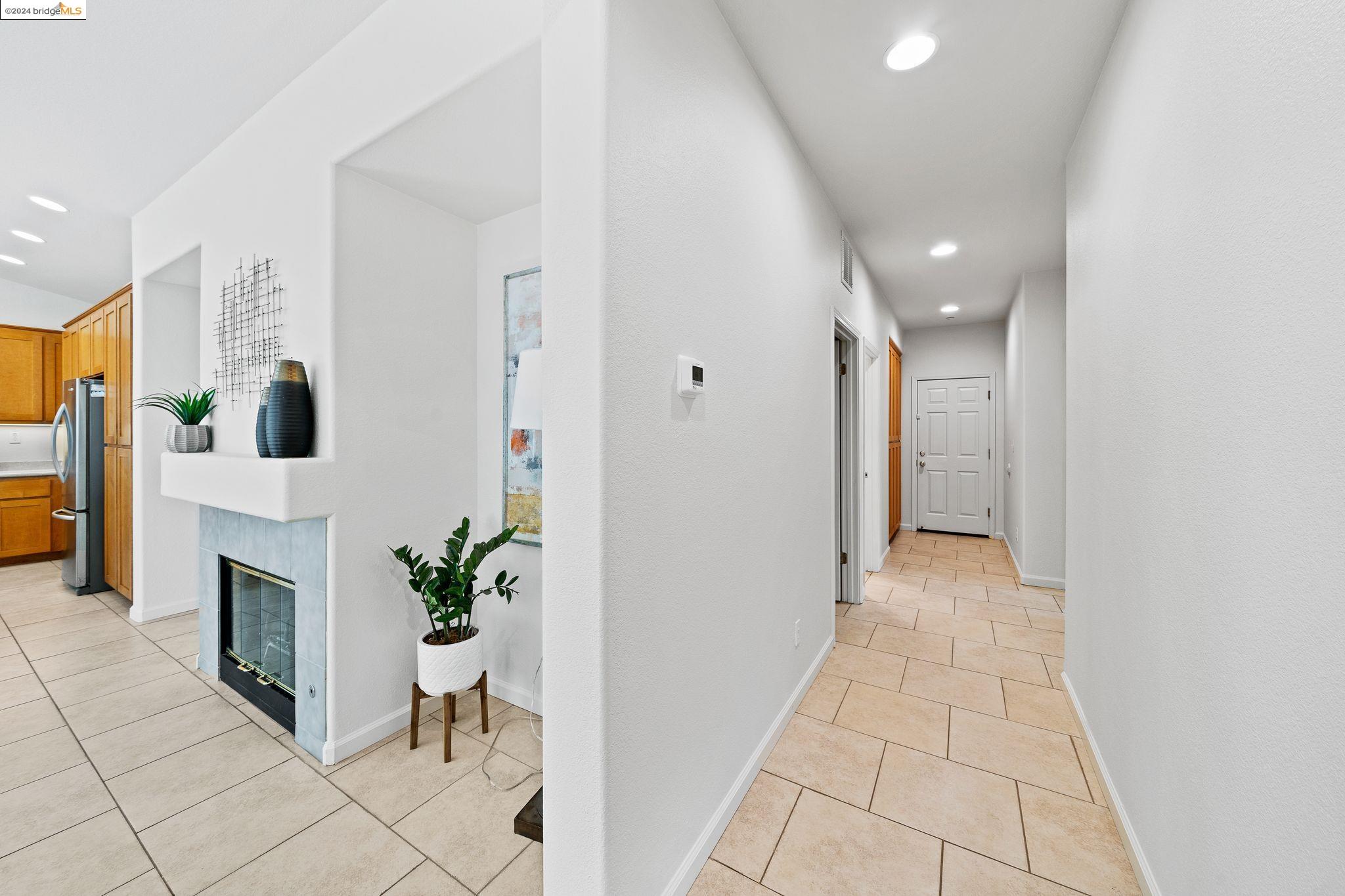 229 W Country Club Dr
