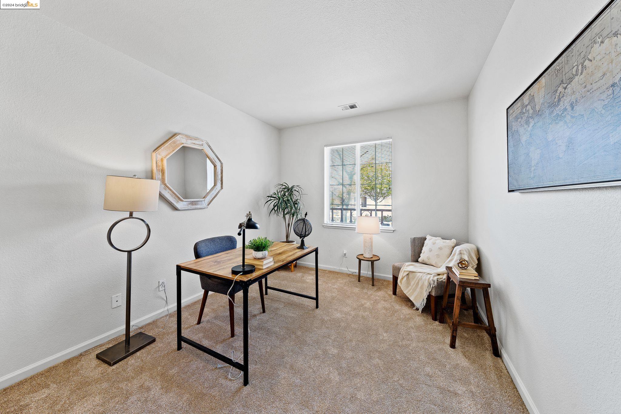 229 W Country Club Dr