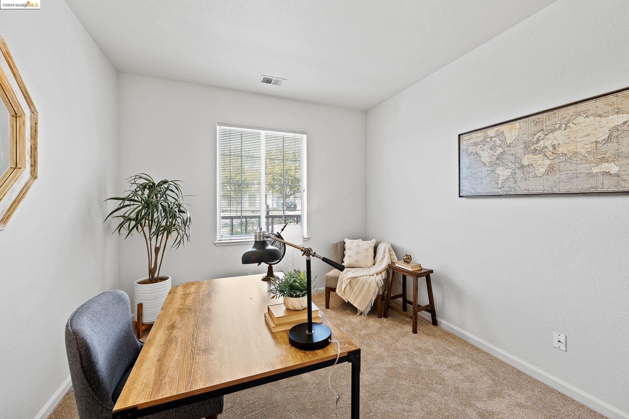 229 W Country Club Dr
