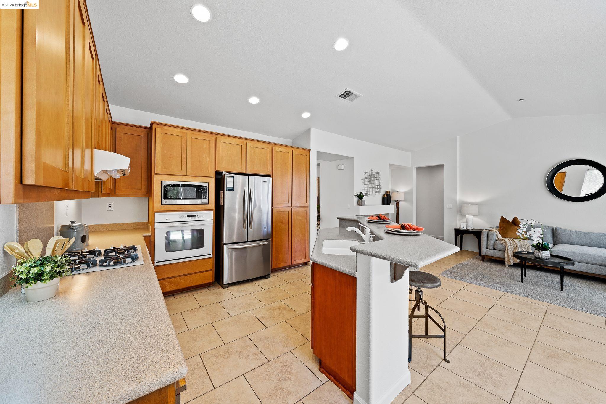 229 W Country Club Dr