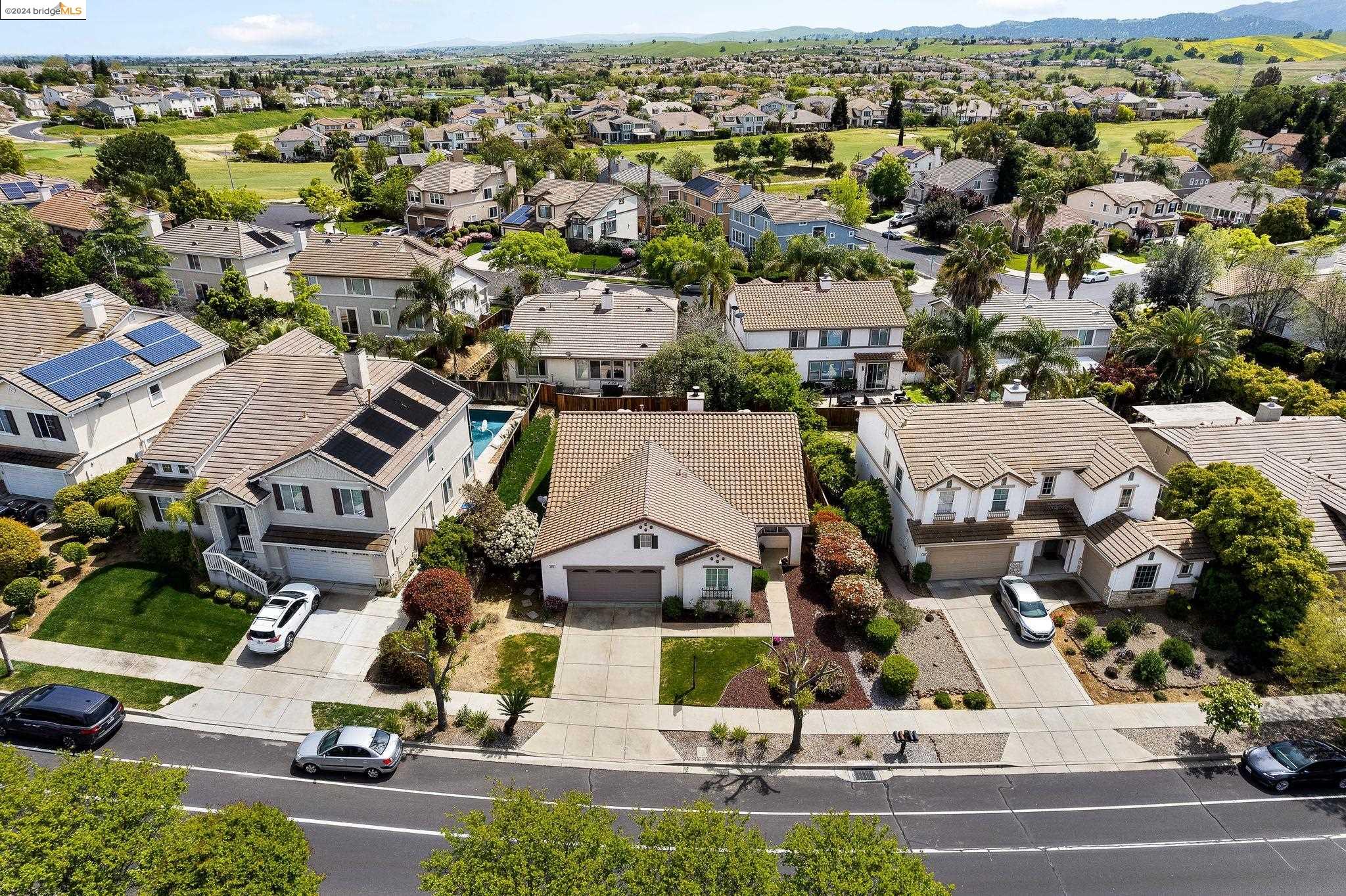 229 W Country Club Dr