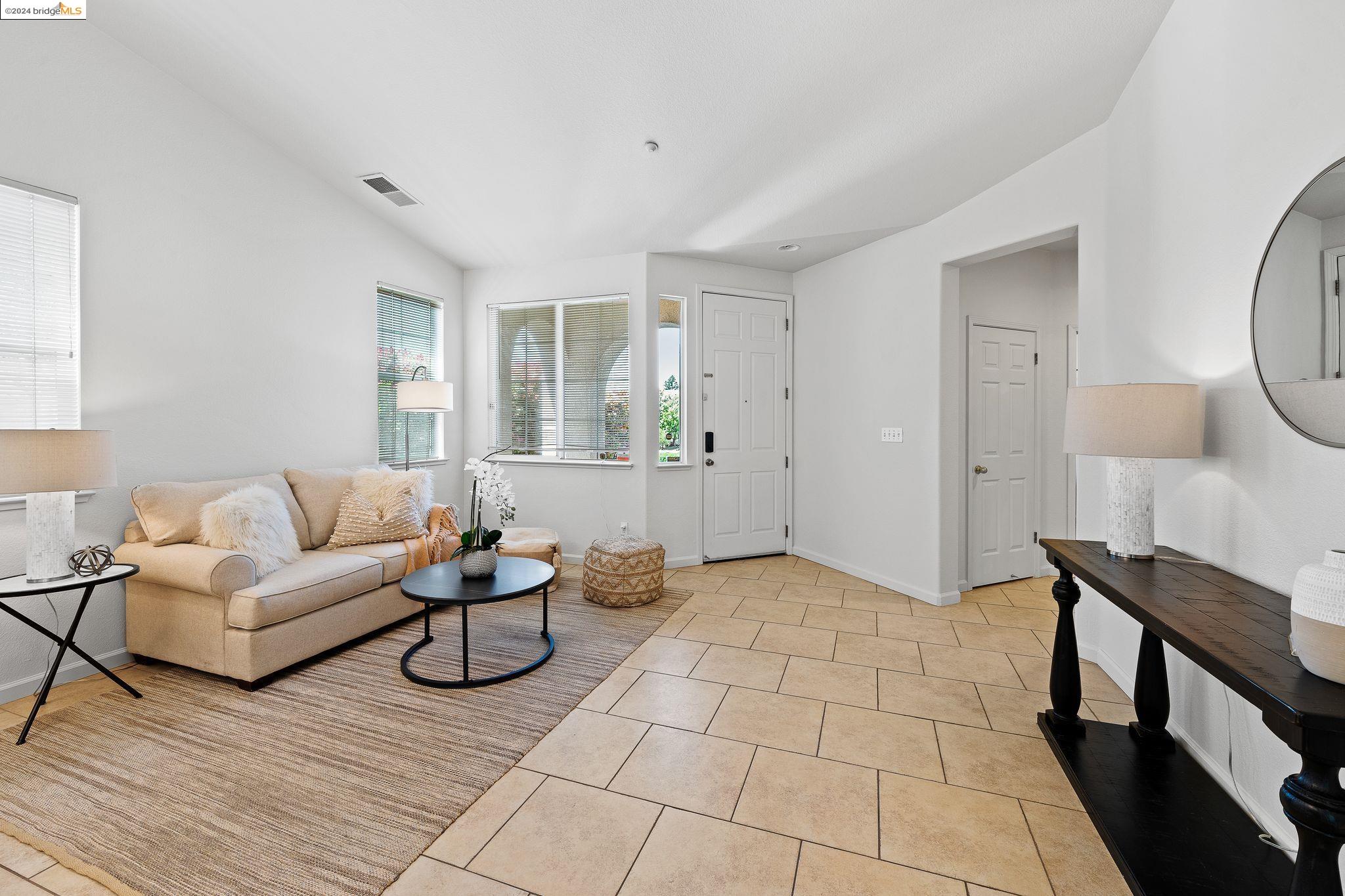 229 W Country Club Dr