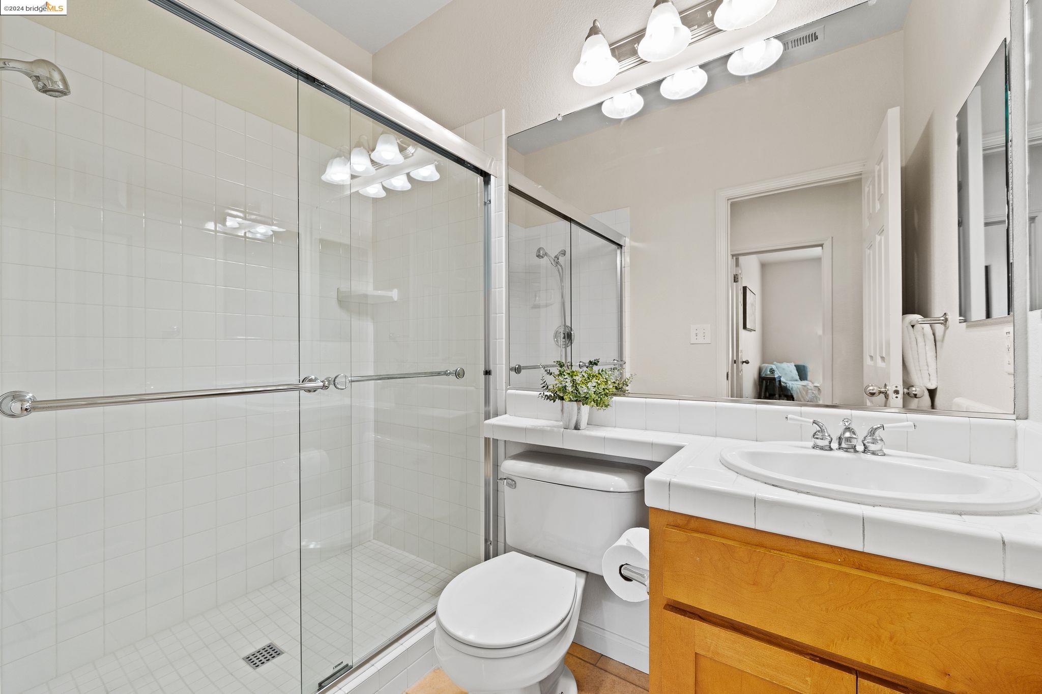 229 W Country Club Dr