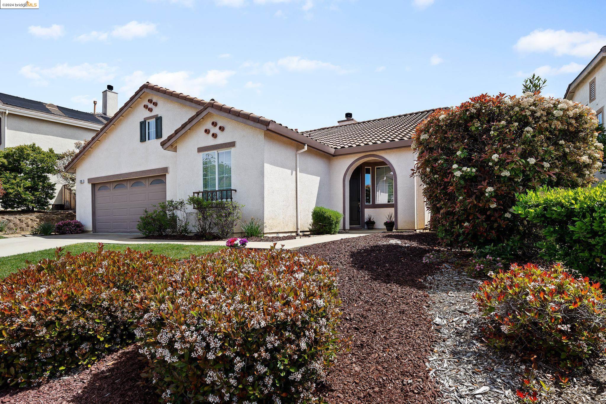 229 W Country Club Dr