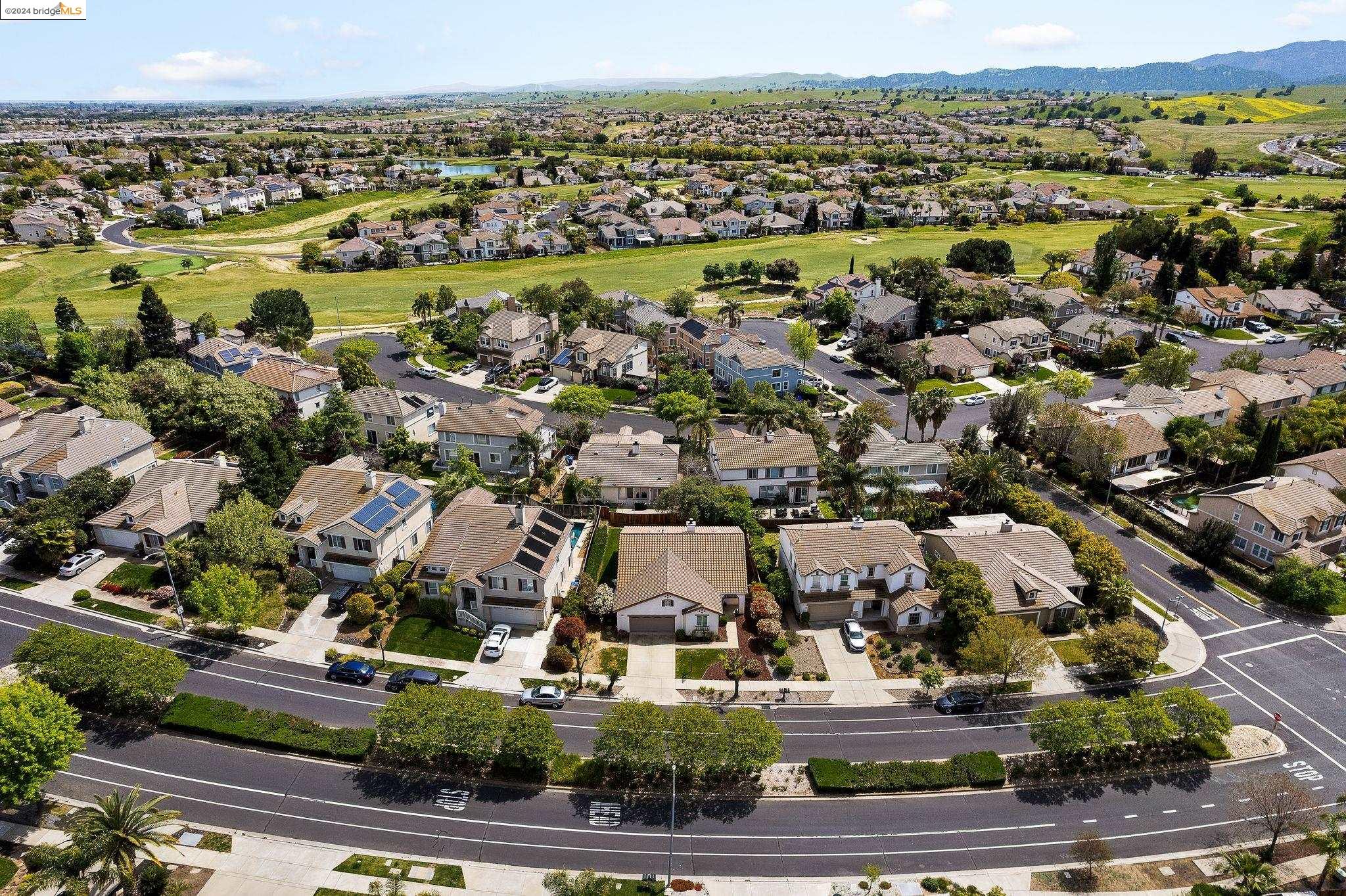 229 W Country Club Dr