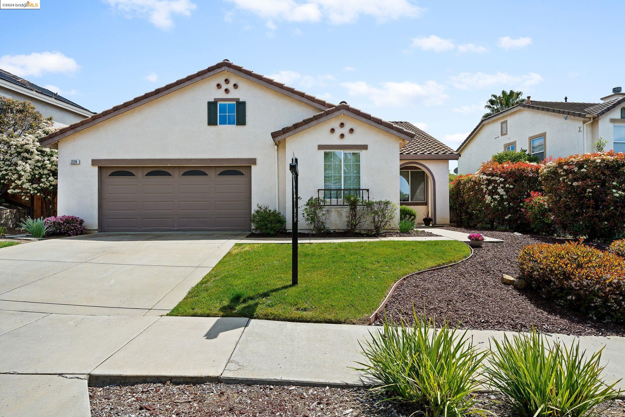 229 W Country Club Dr