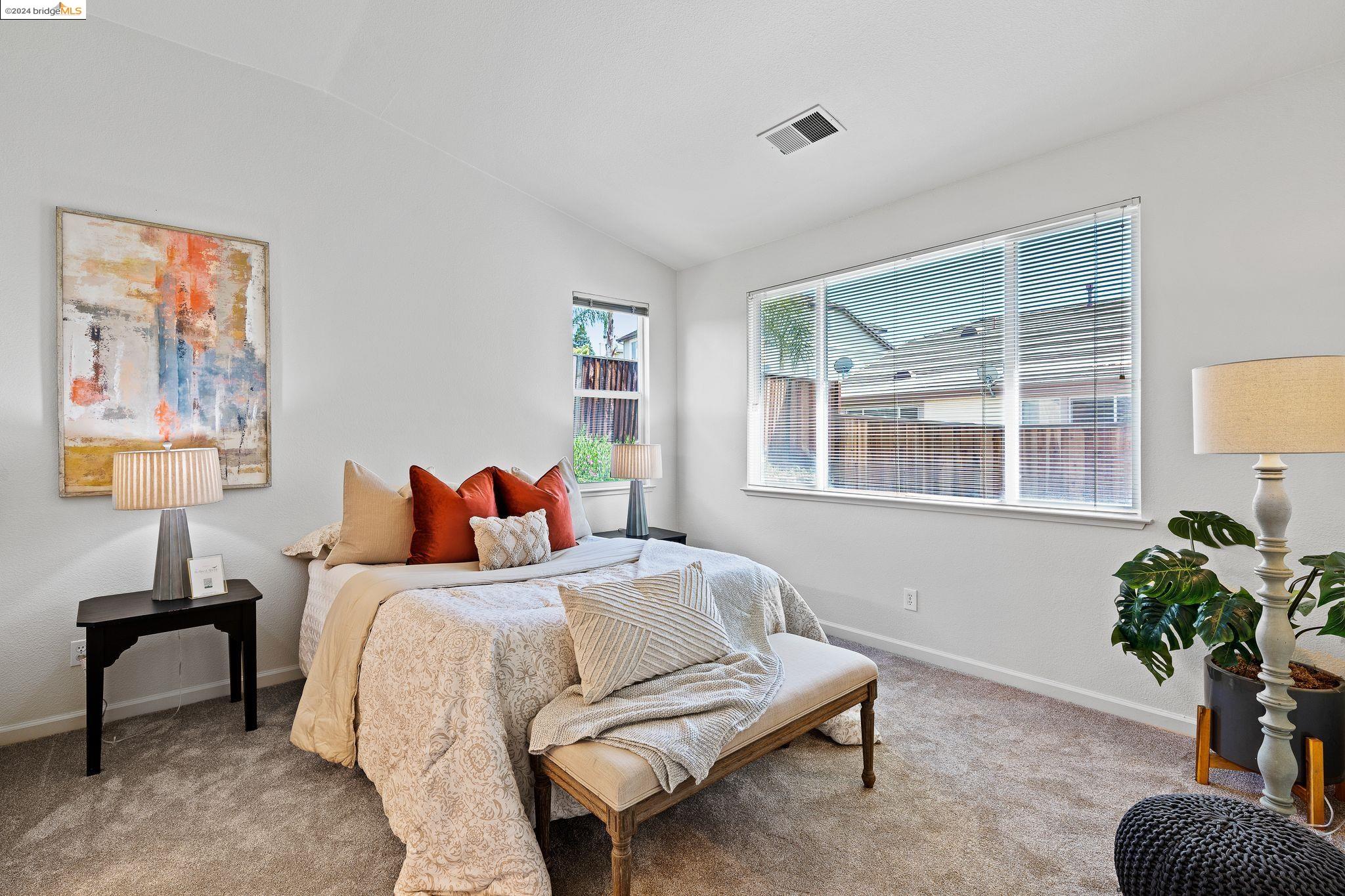 229 W Country Club Dr