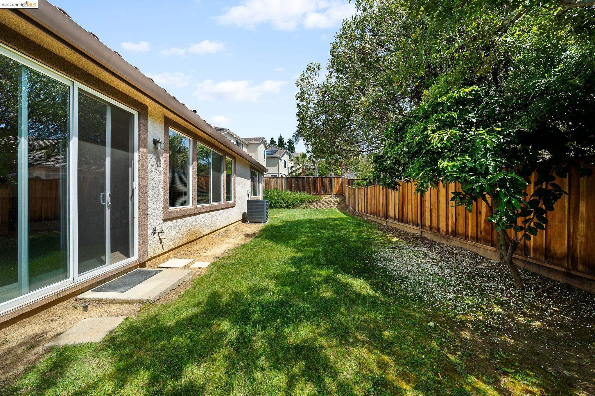 229 W Country Club Dr