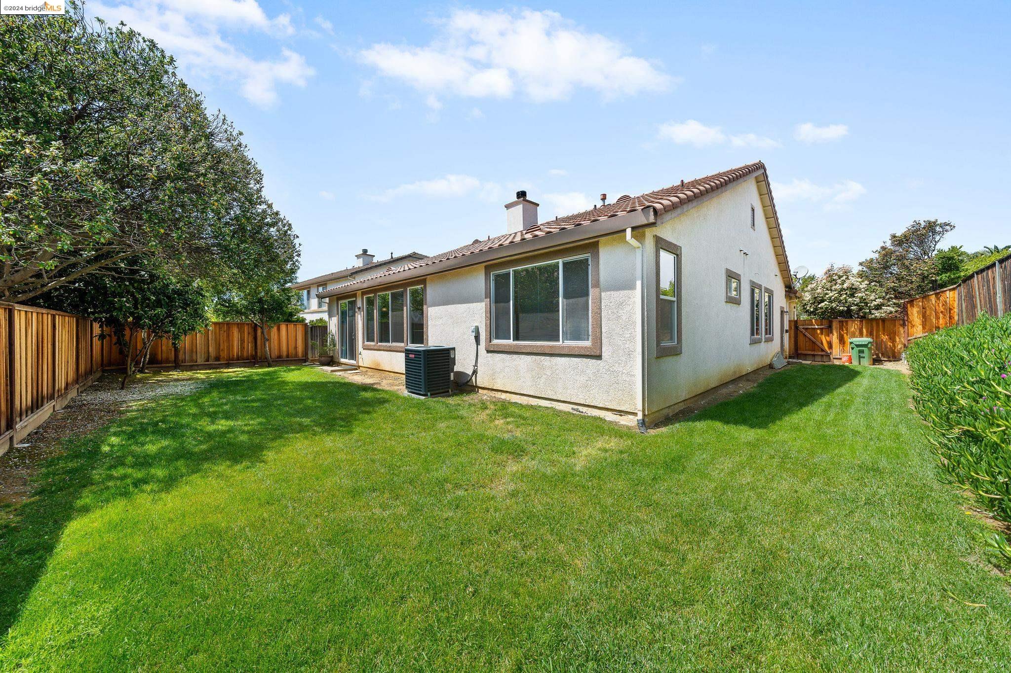 229 W Country Club Dr