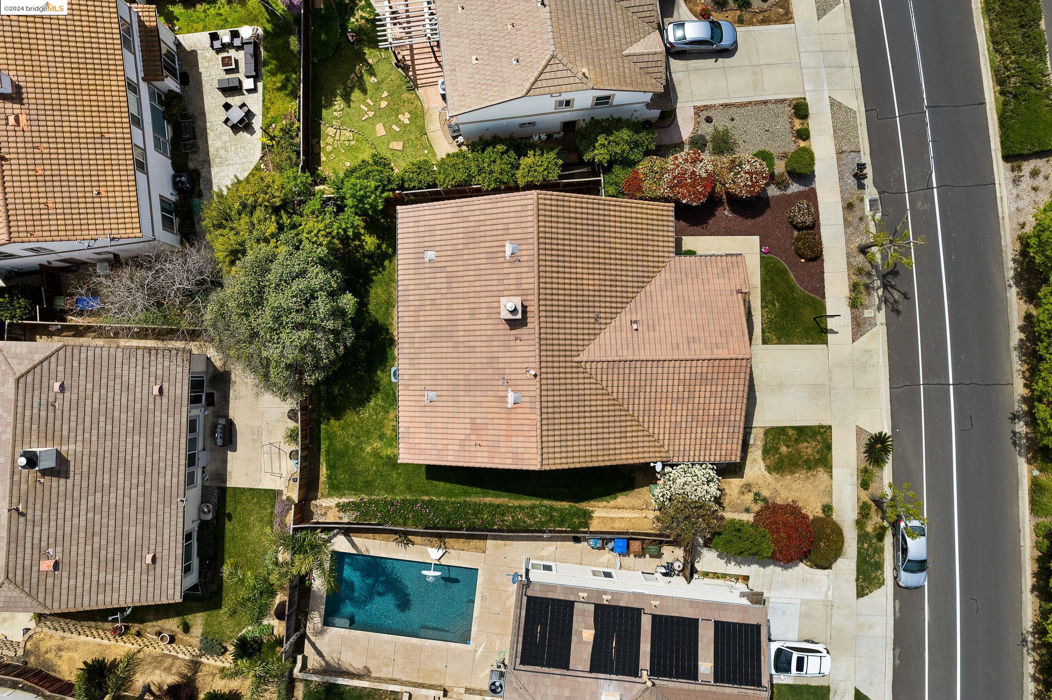 229 W Country Club Dr