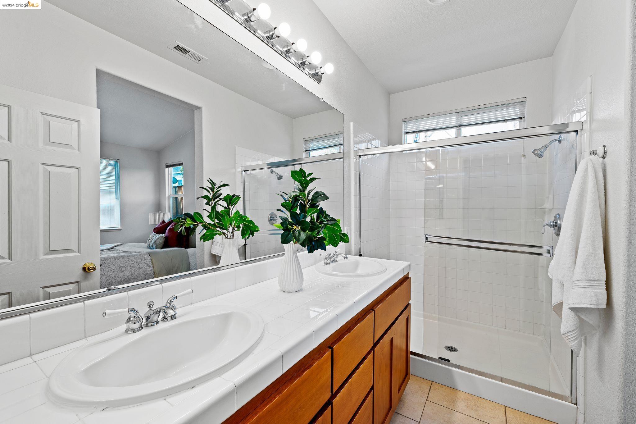 229 W Country Club Dr