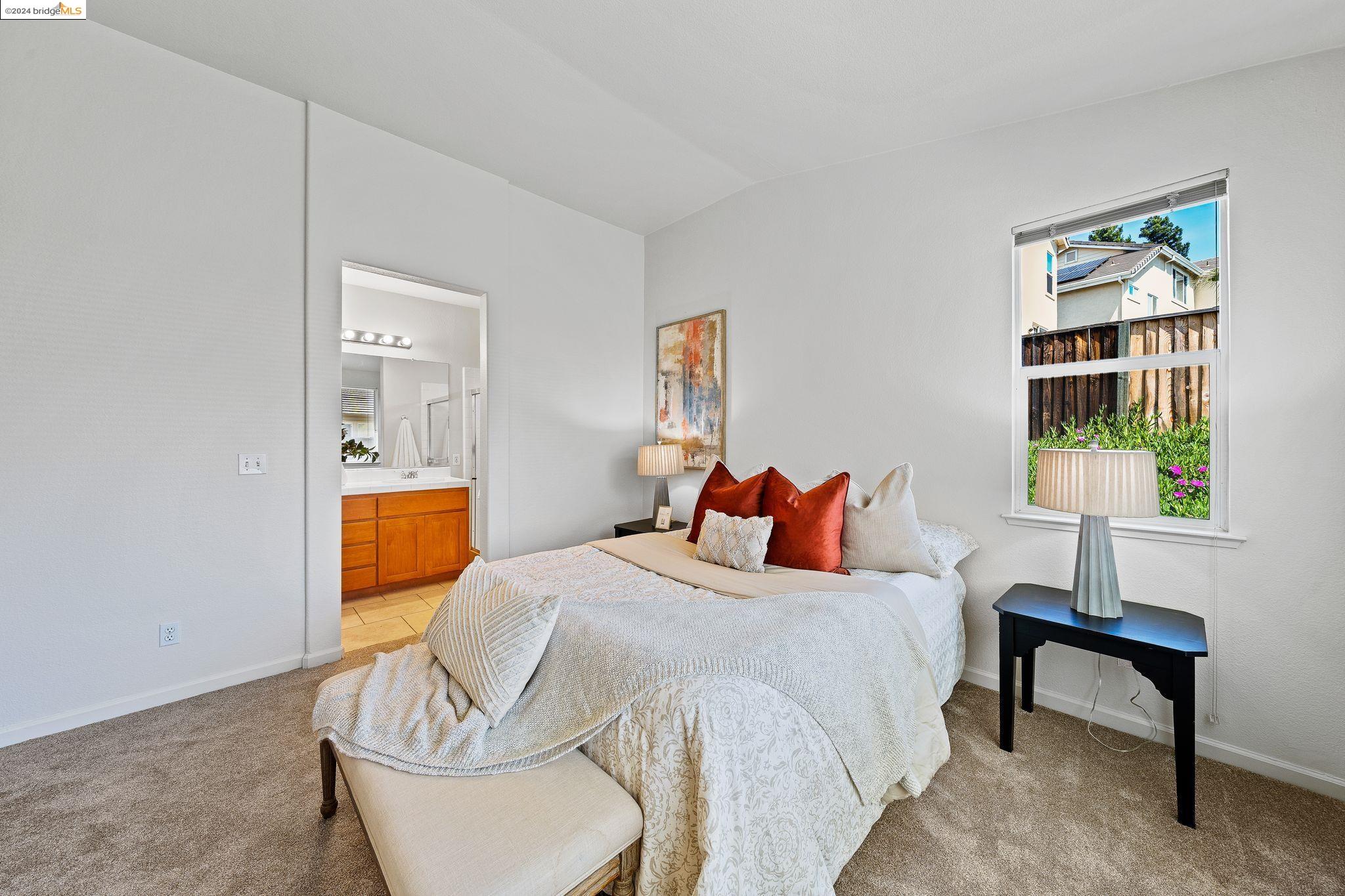 229 W Country Club Dr