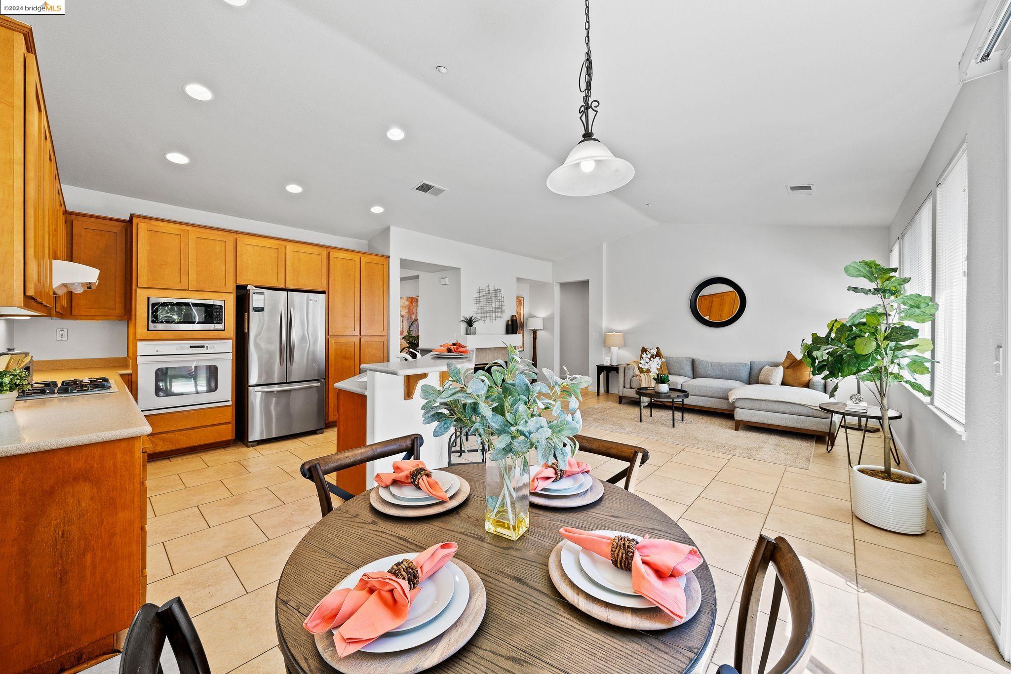 229 W Country Club Dr