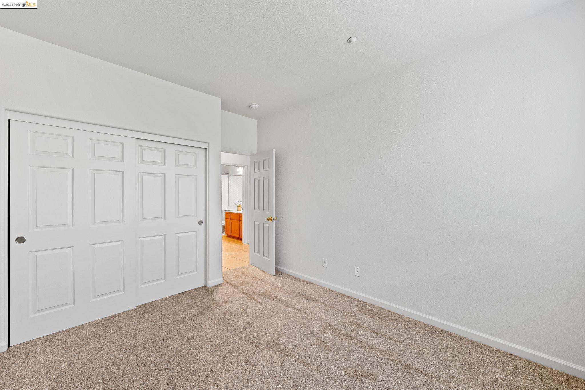 229 W Country Club Dr