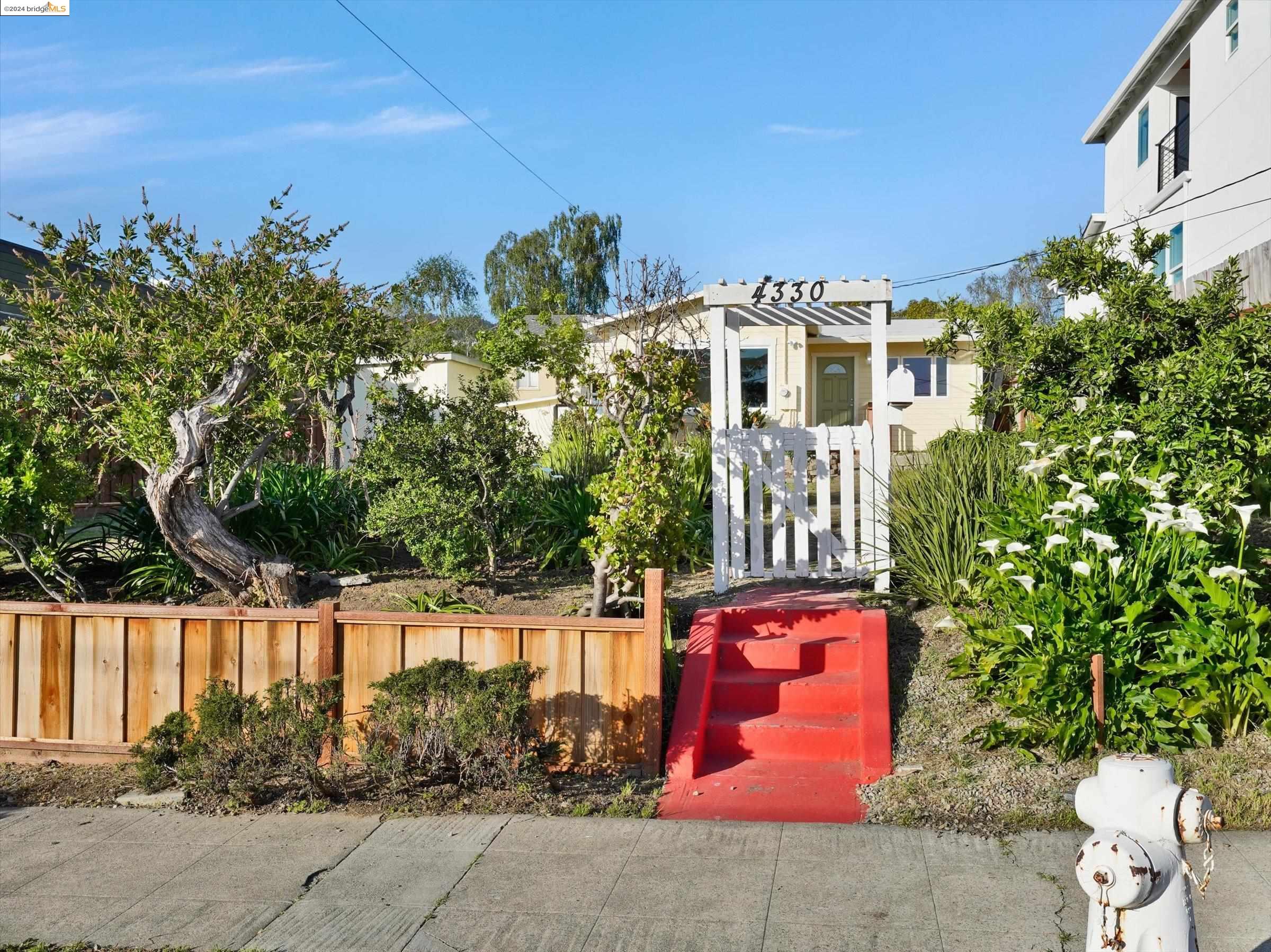 4330 Pampas Ave