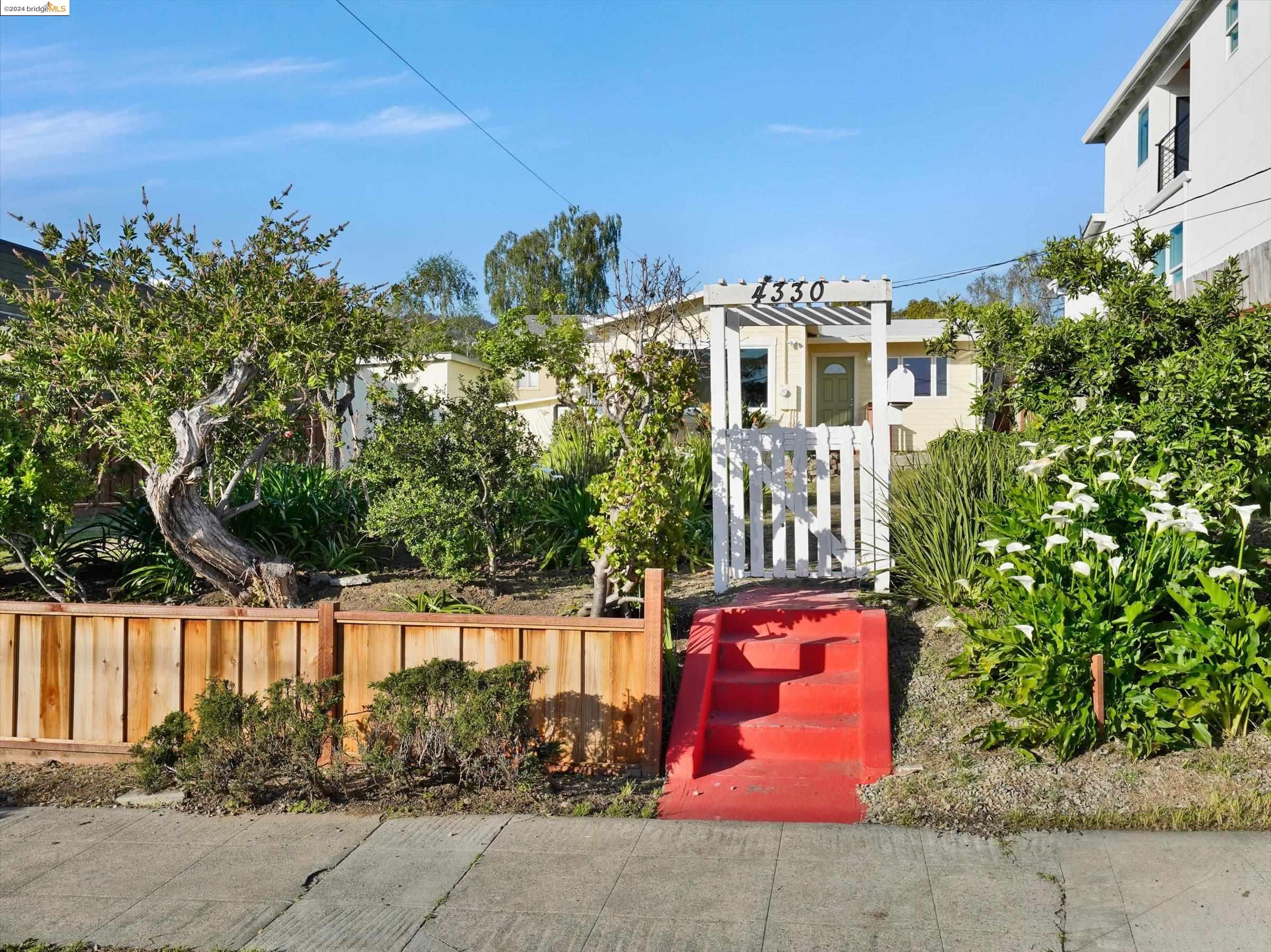 4330 Pampas Ave