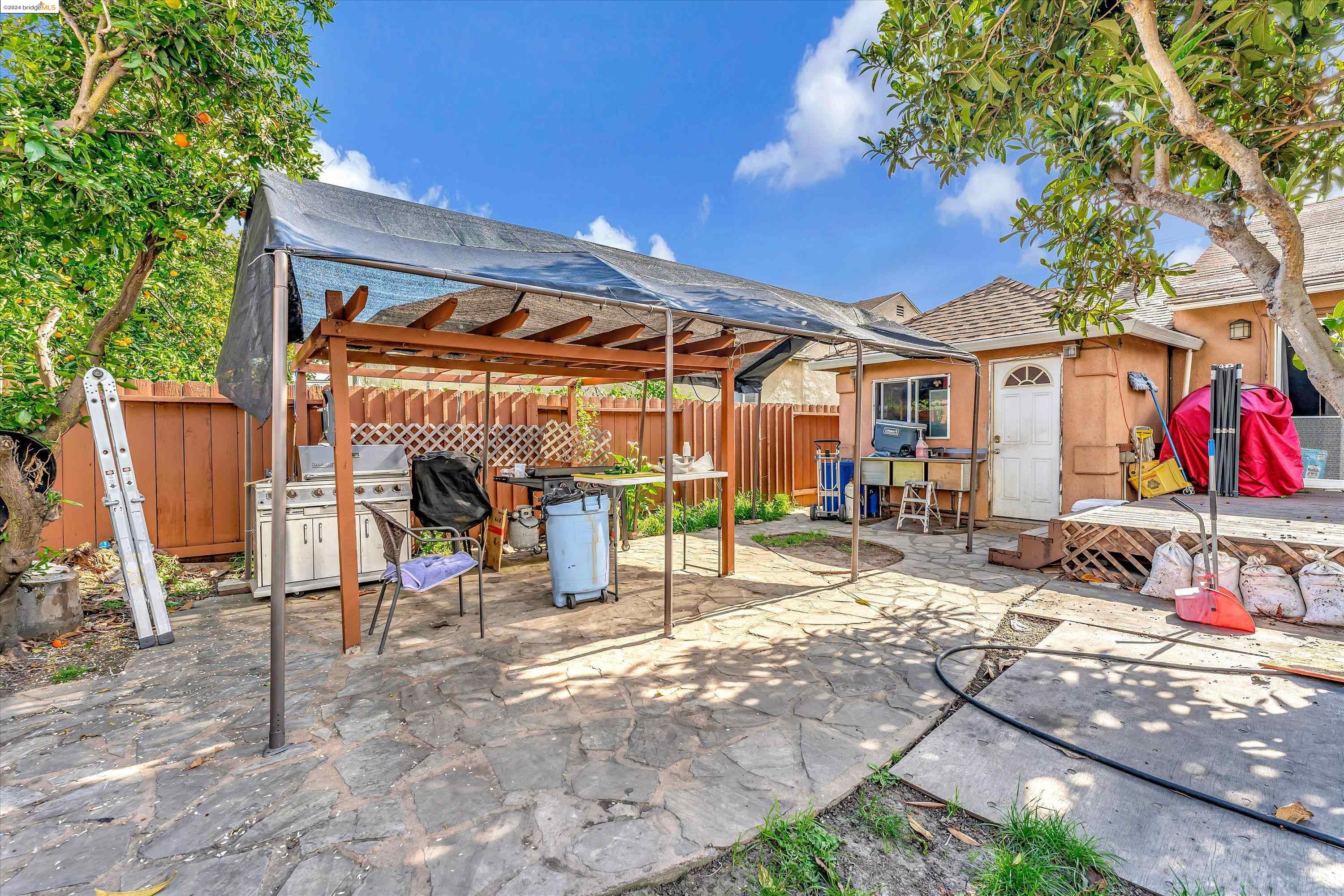 1452 Pierce Ave