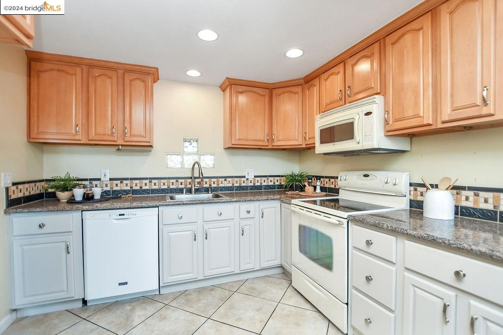 5521 Starboard Ct