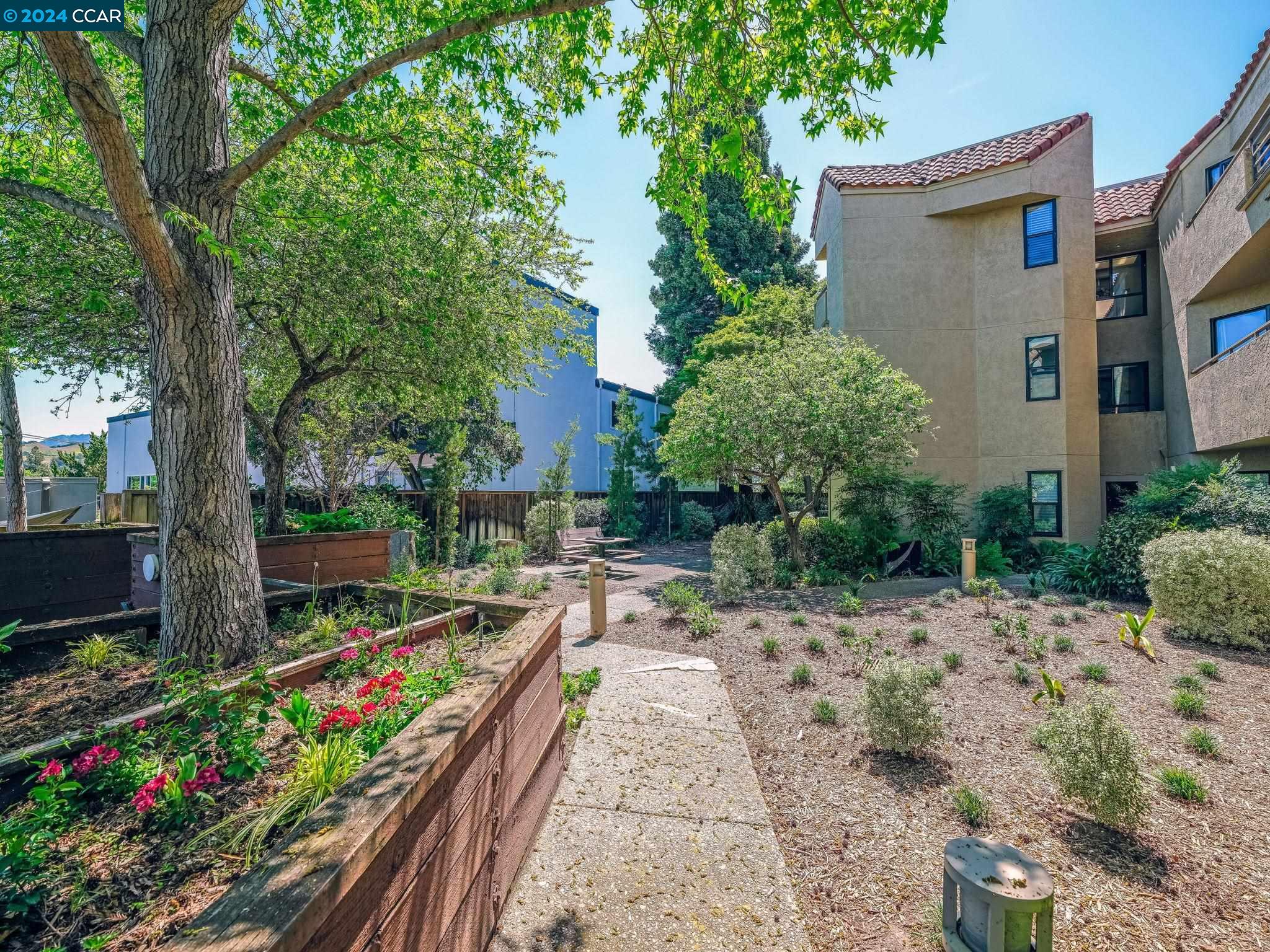 1201 Alta Vista Dr # 203