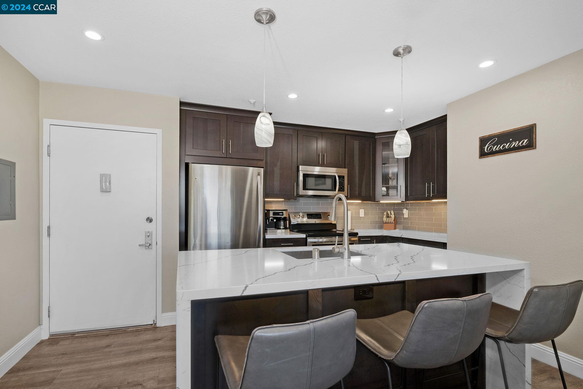 1201 Alta Vista Dr # 203