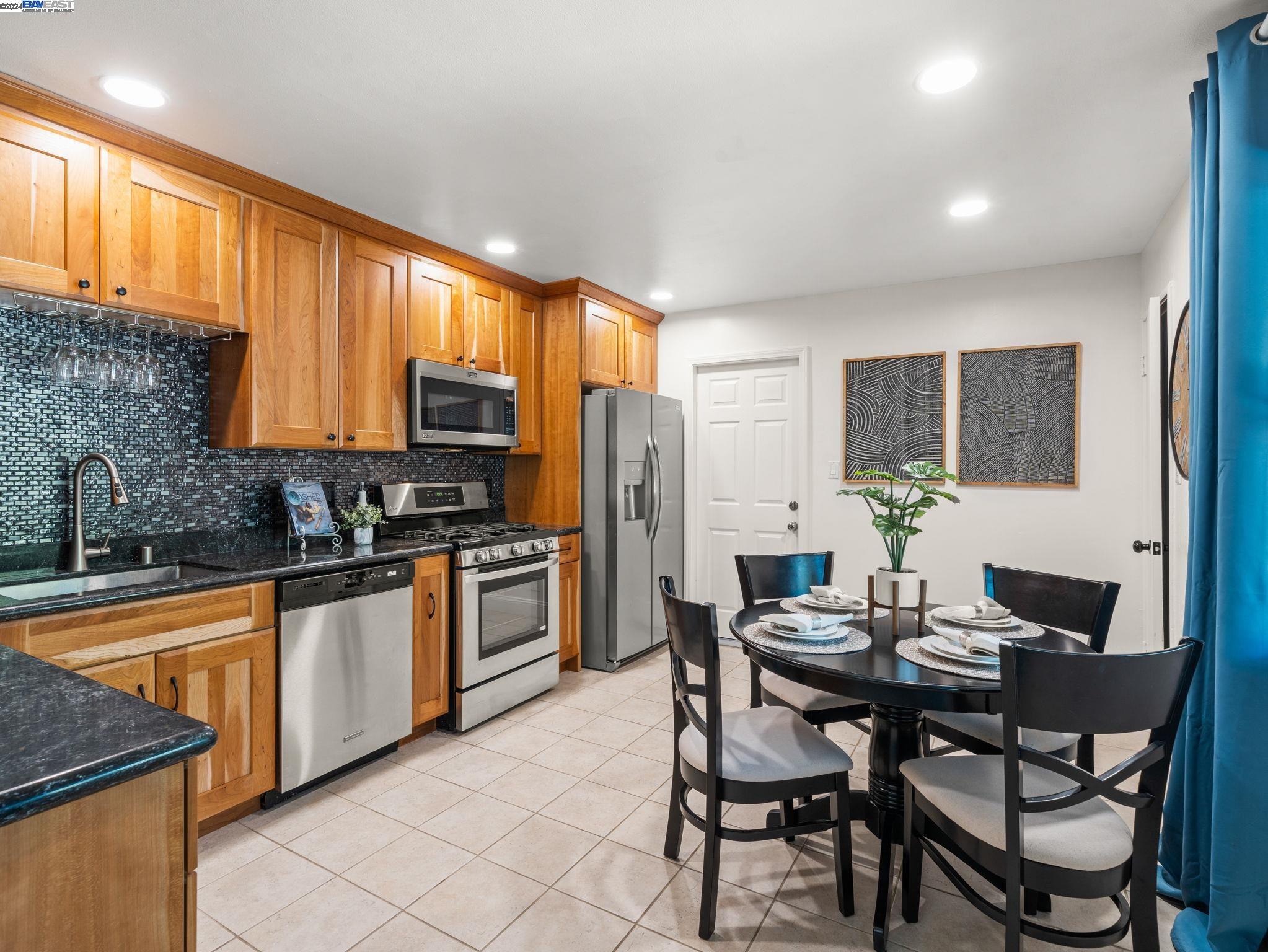 4207 Cobblestone Dr