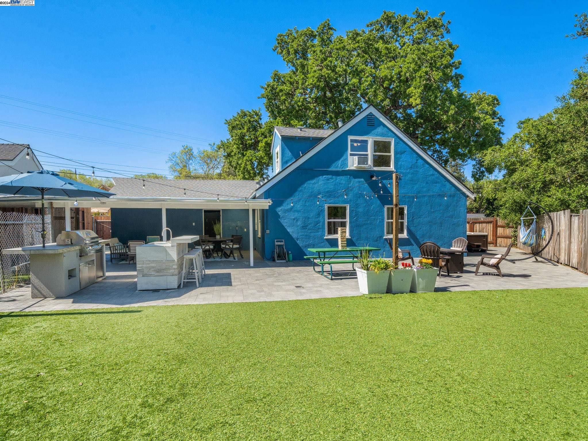 4207 Cobblestone Dr