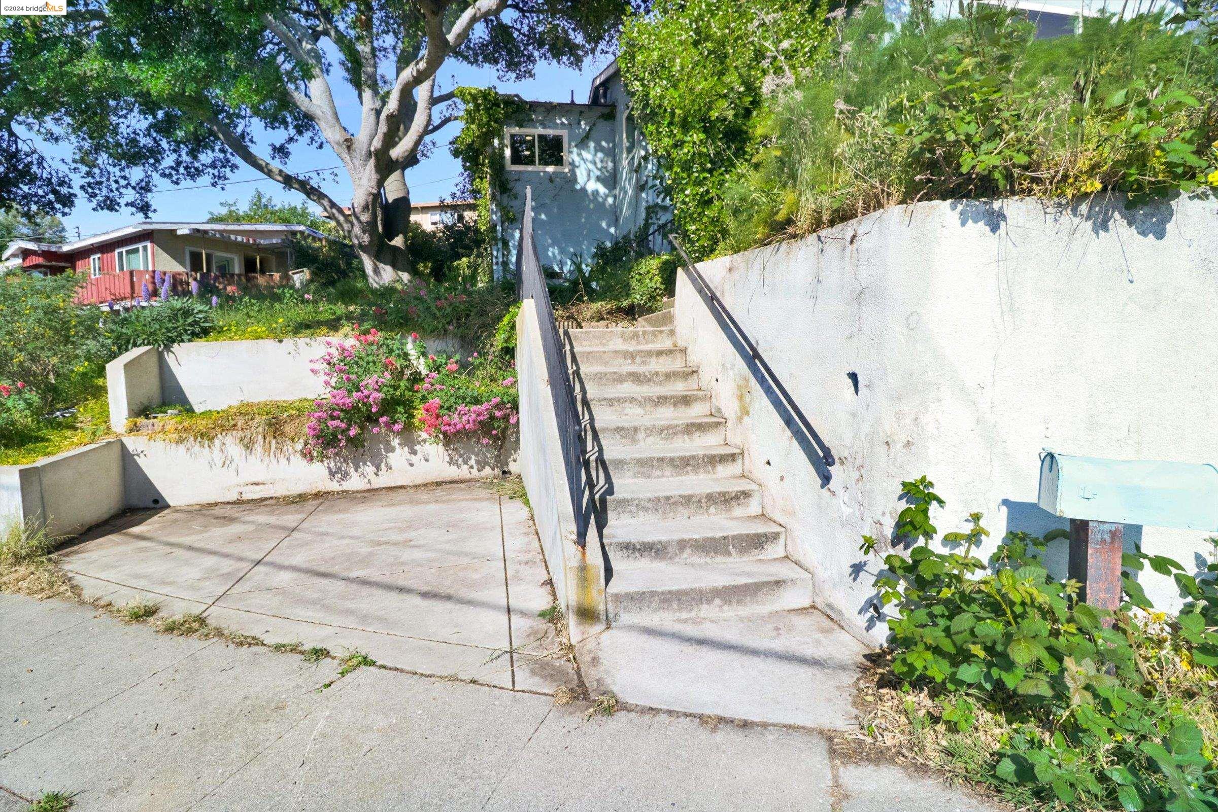 6209 Plymouth Ave