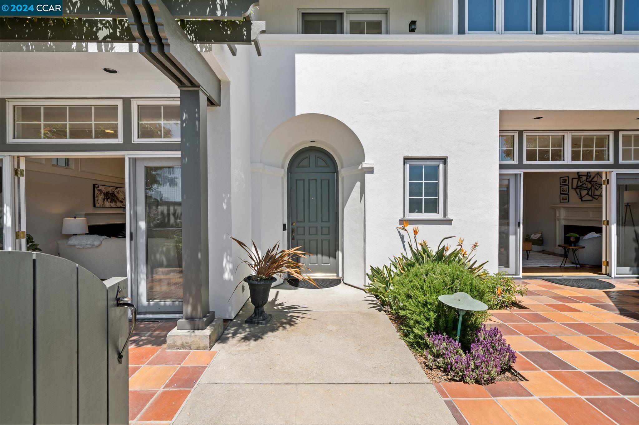 5744 Buena Vista Ave