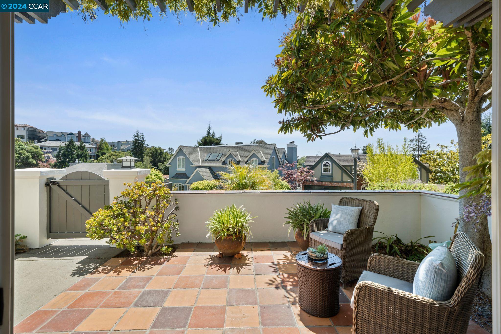 5744 Buena Vista Ave