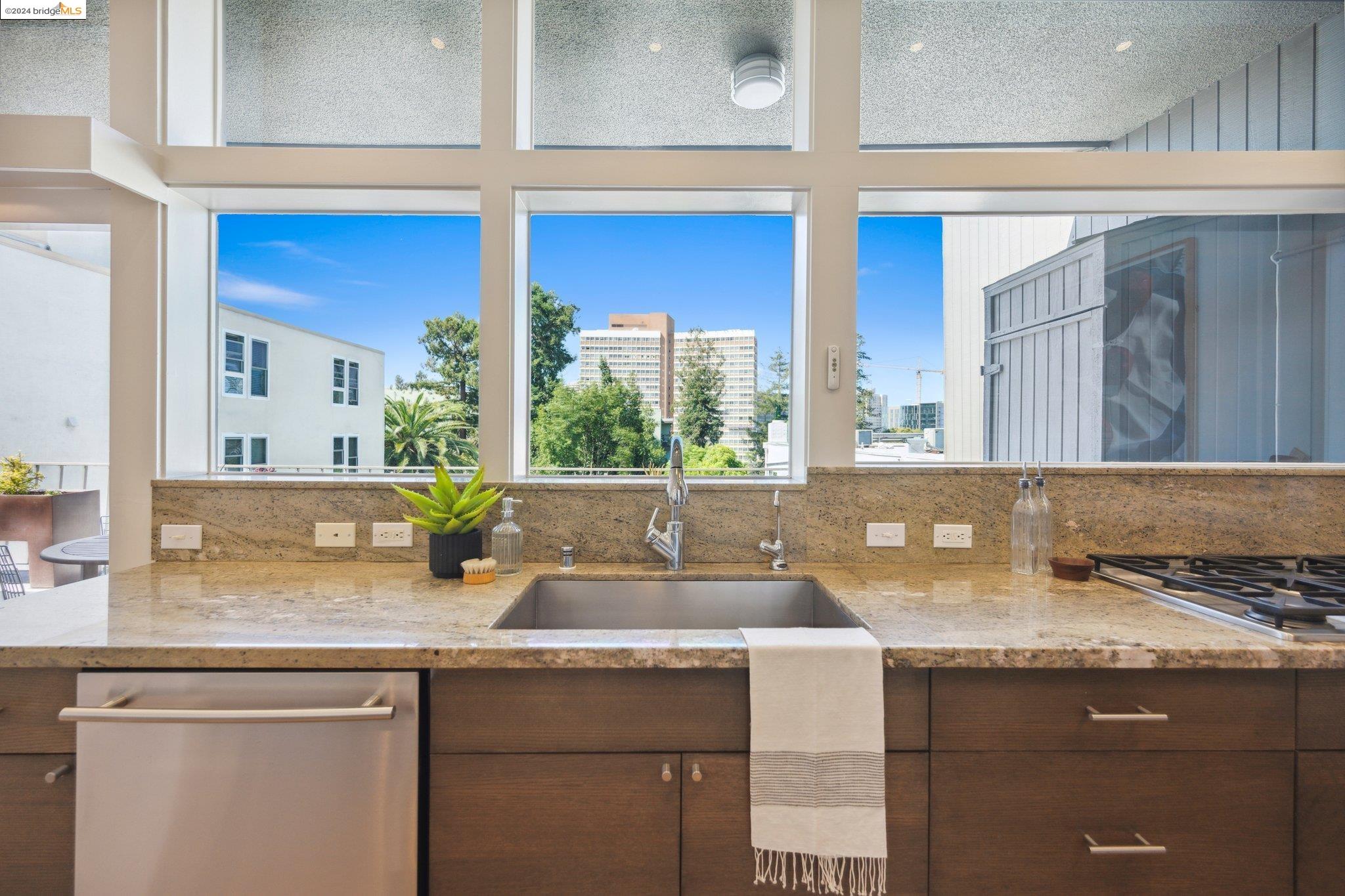 255 Lee St # 4