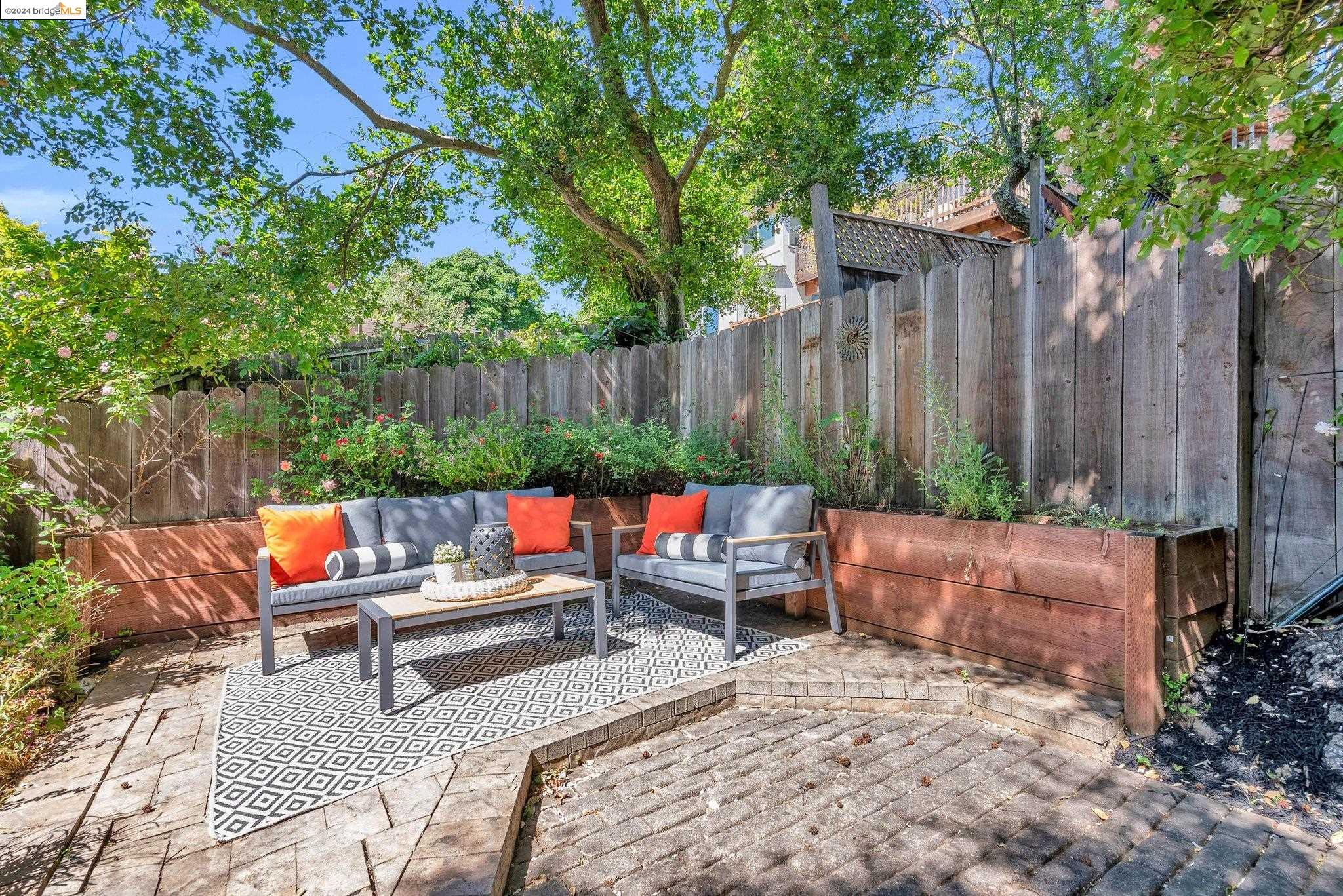 1054 Leo Way