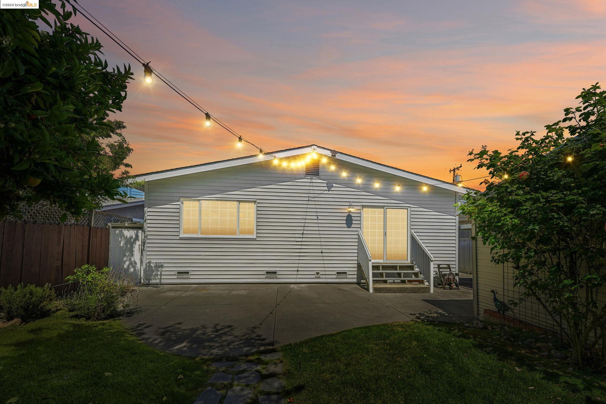 238 Beach Rd