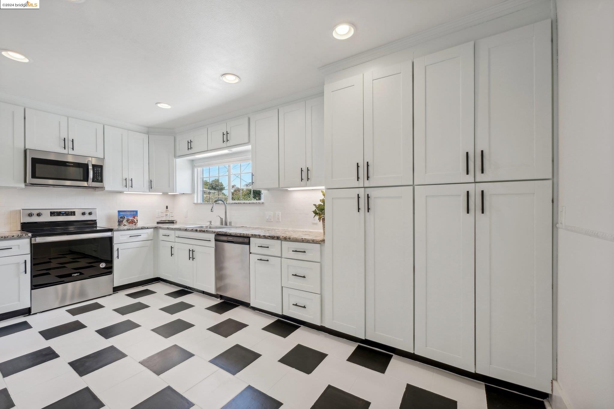 238 Beach Rd