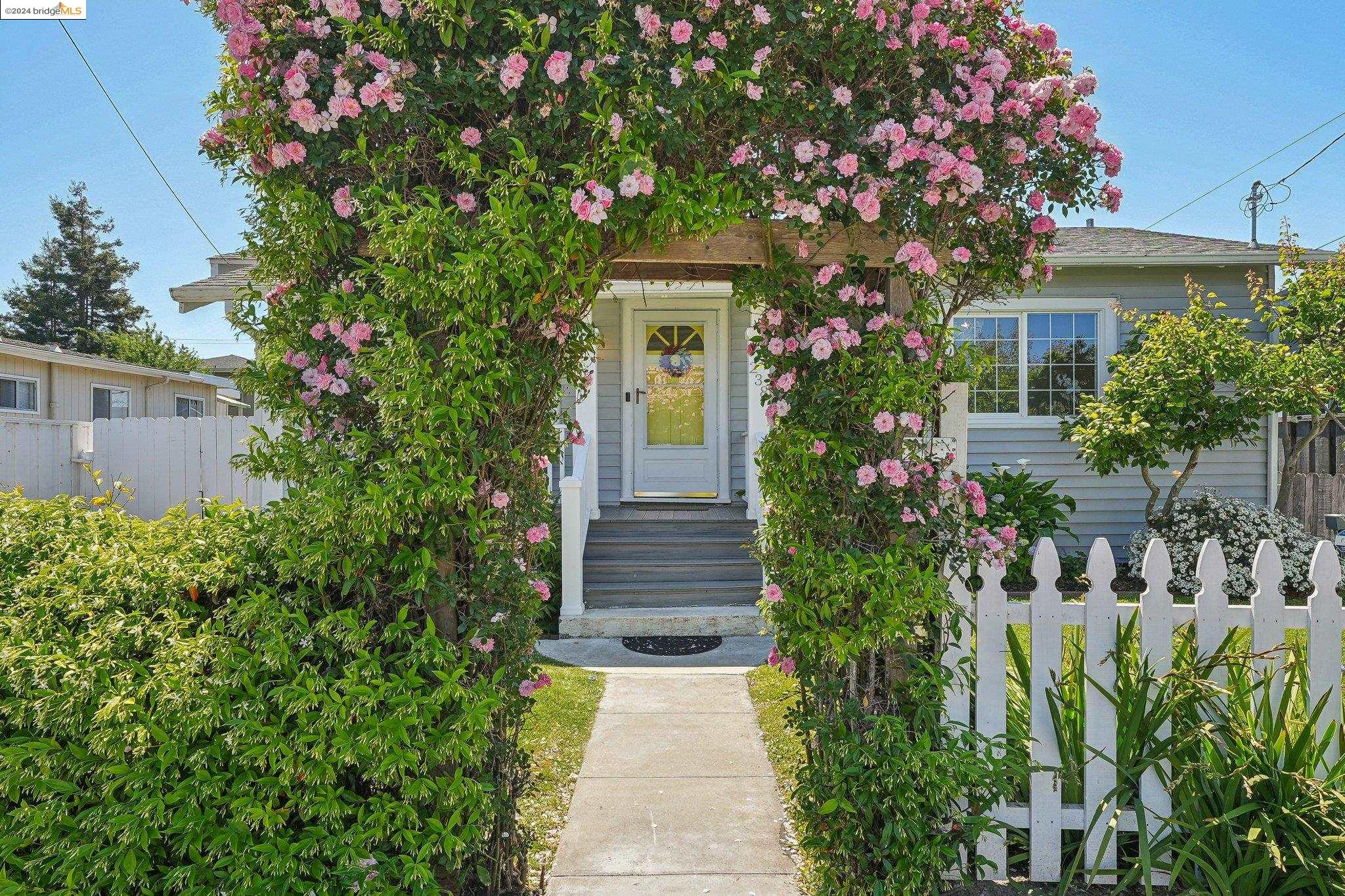 238 Beach Rd