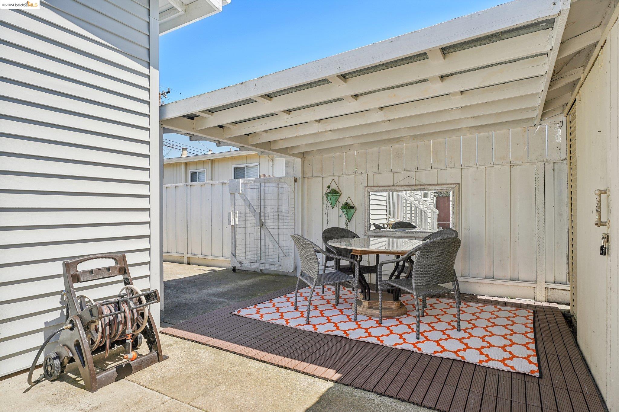 238 Beach Rd