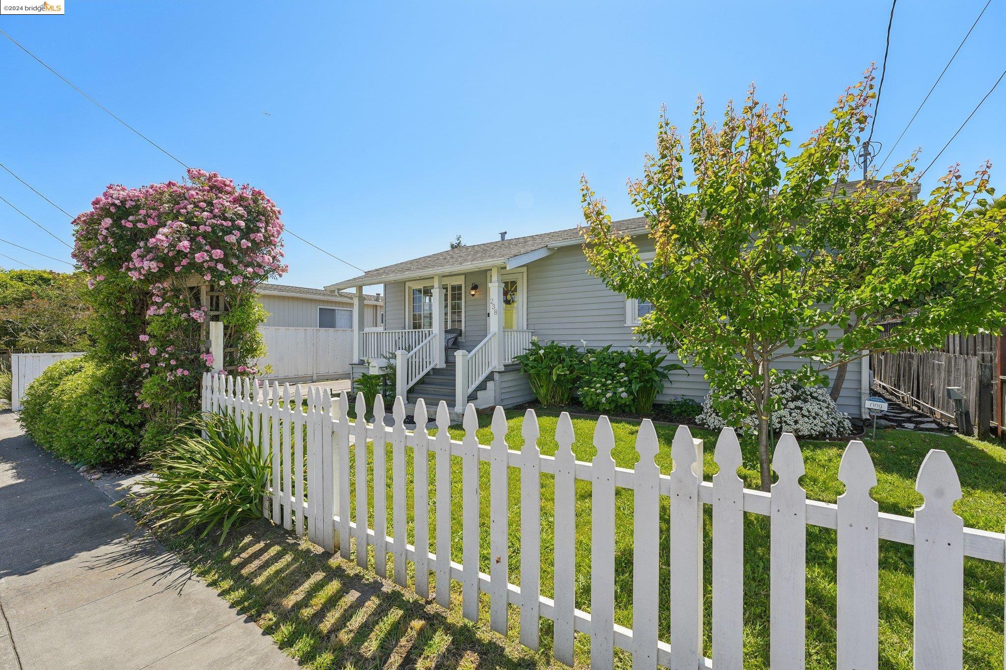 238 Beach Rd