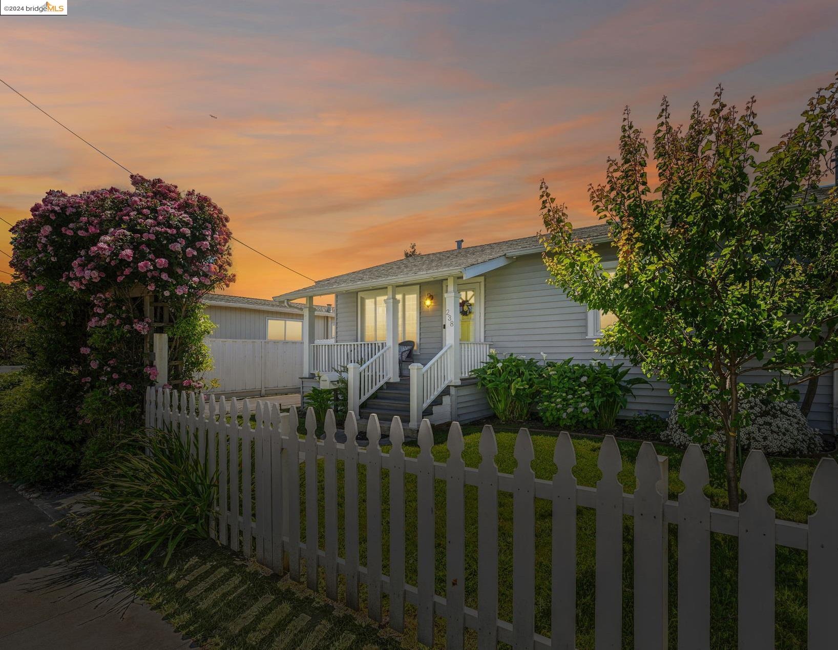 238 Beach Rd