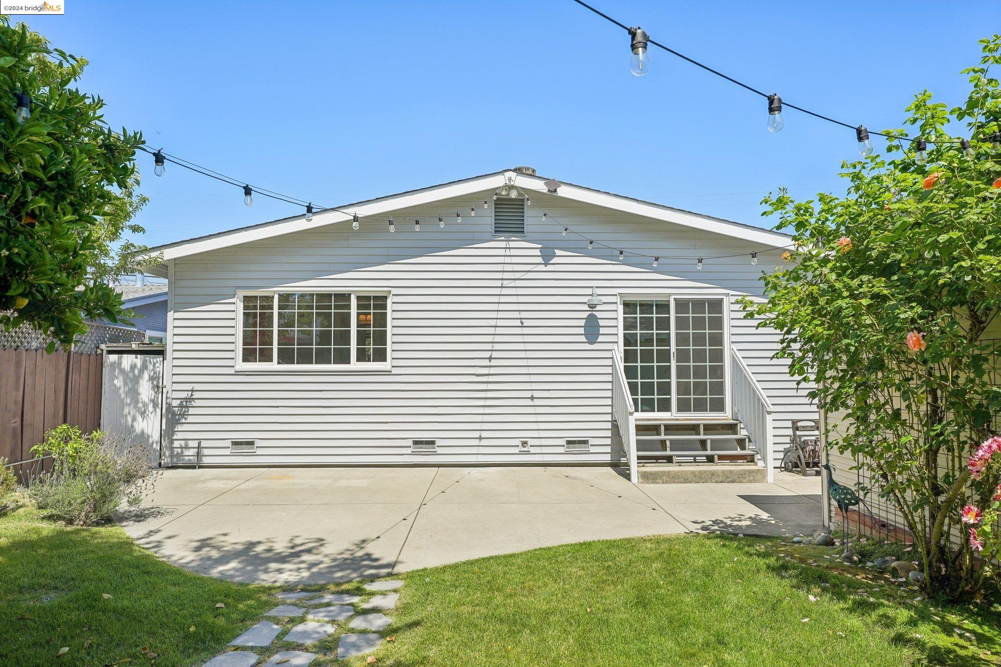 238 Beach Rd