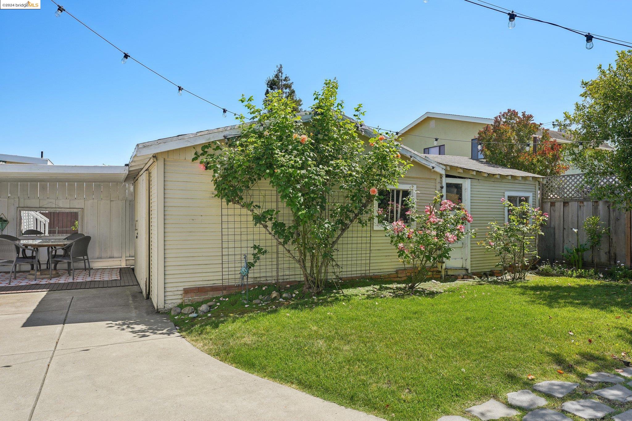 238 Beach Rd