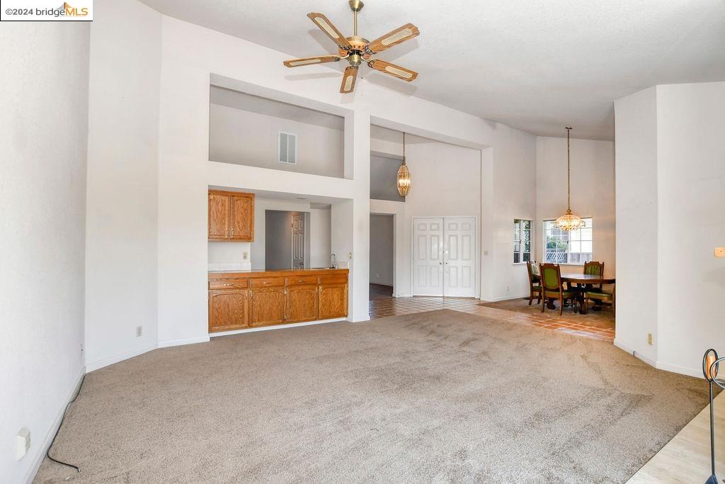 2231 Colonial Ct