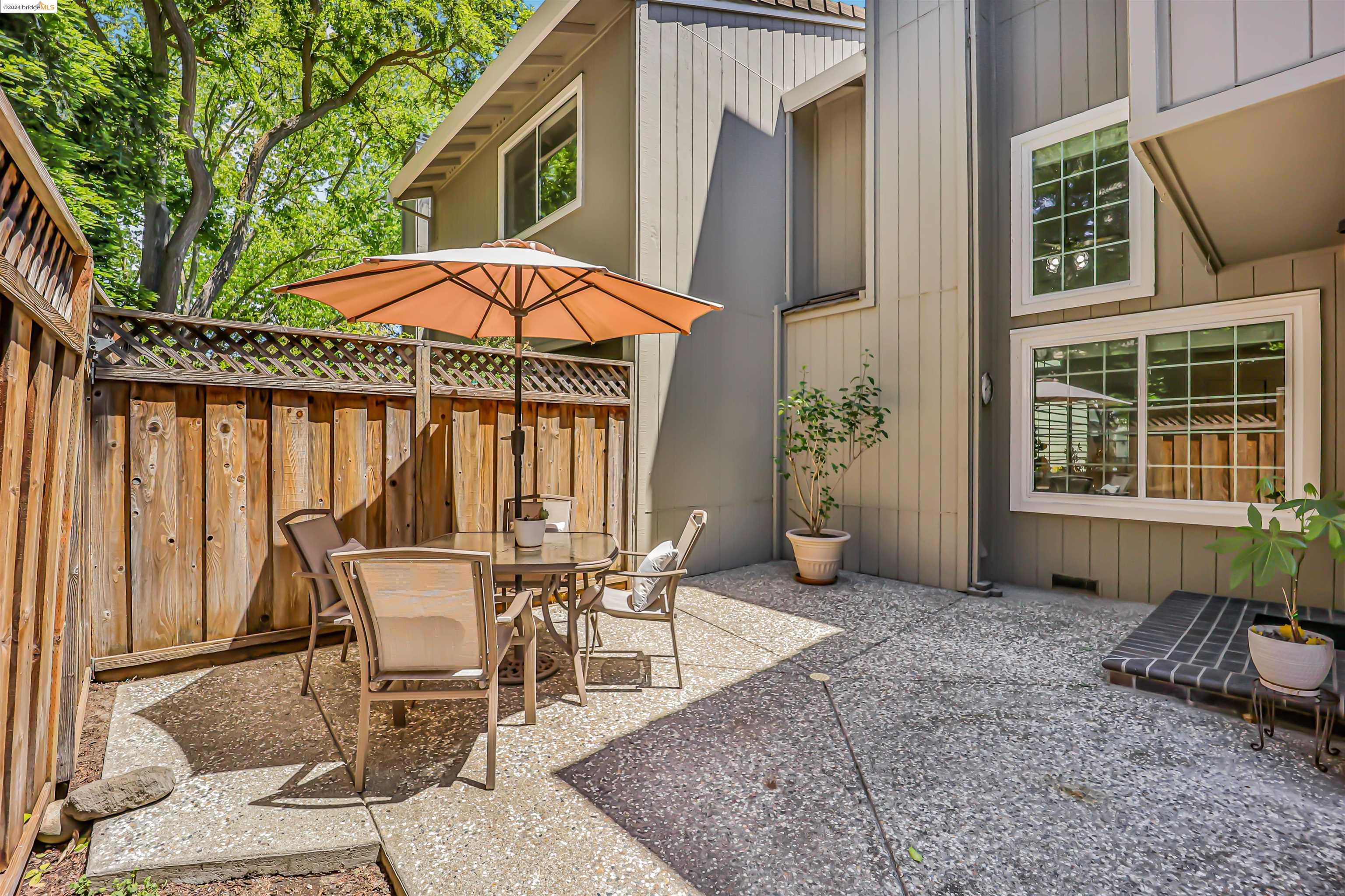 7408 Rolling Hills Cir