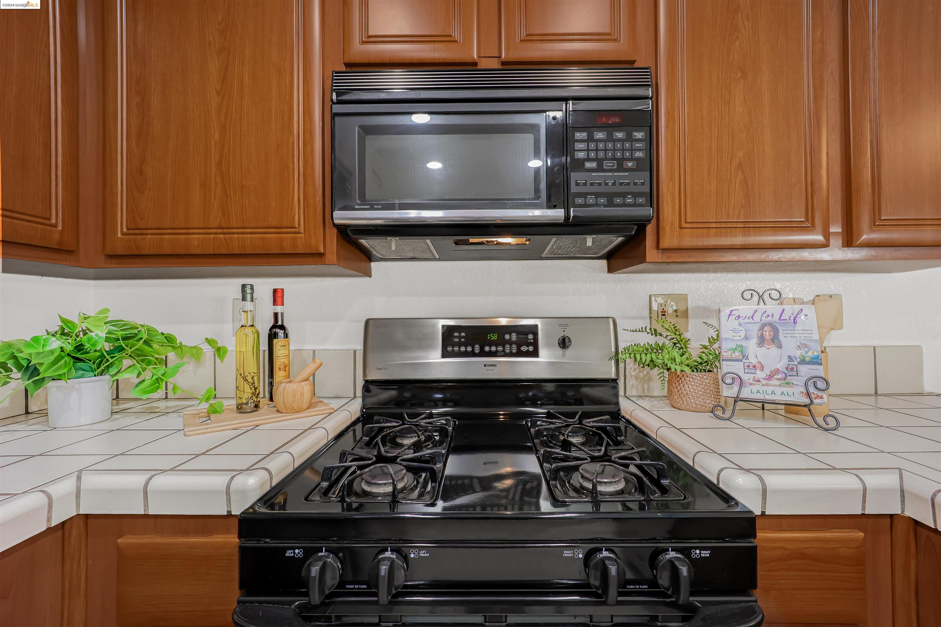 7408 Rolling Hills Cir