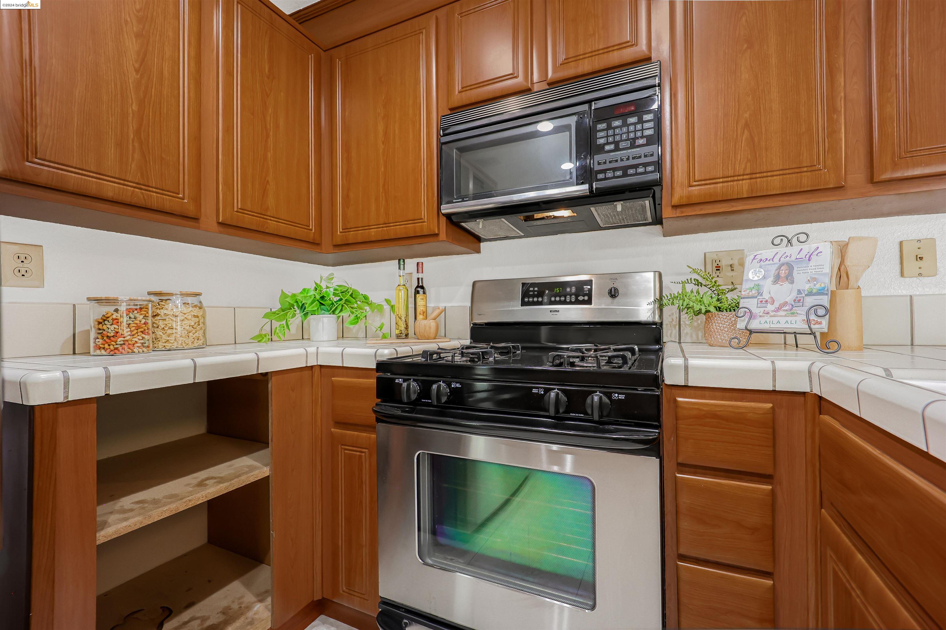 7408 Rolling Hills Cir